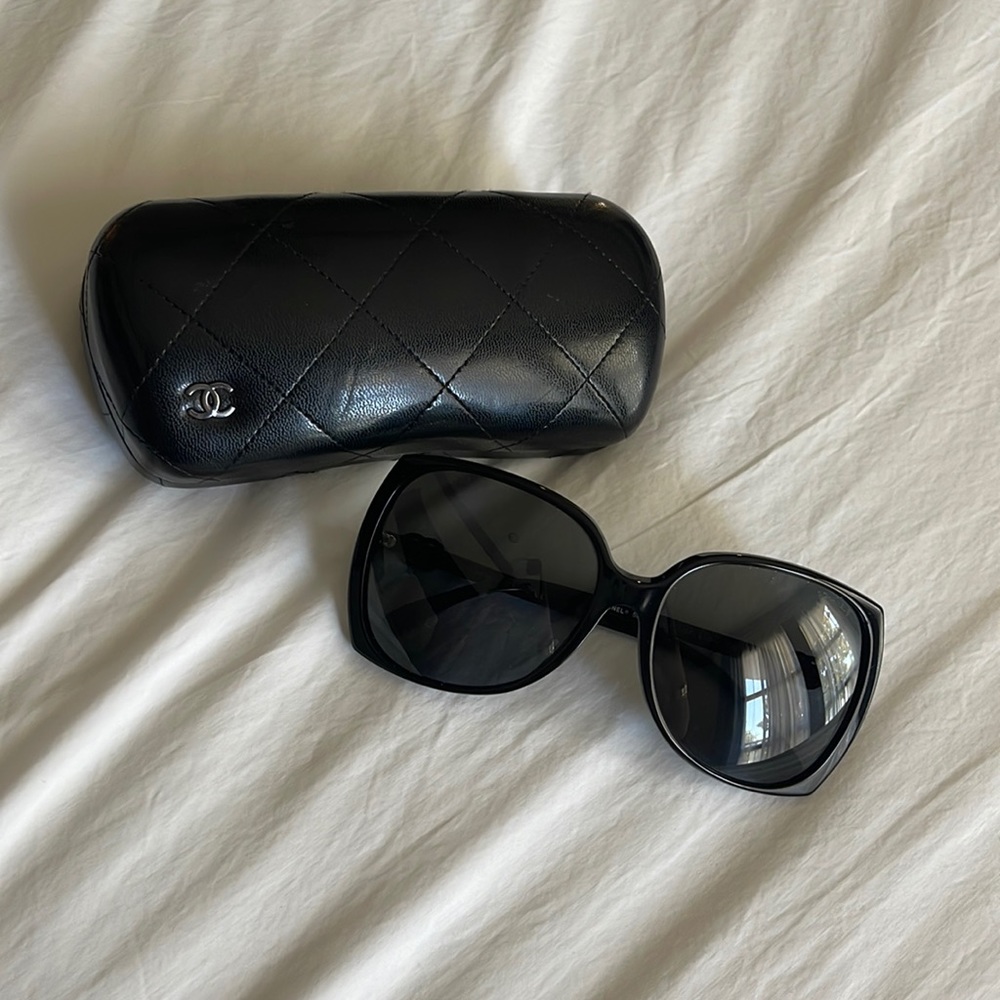 CHANEL black oversized sunglasses